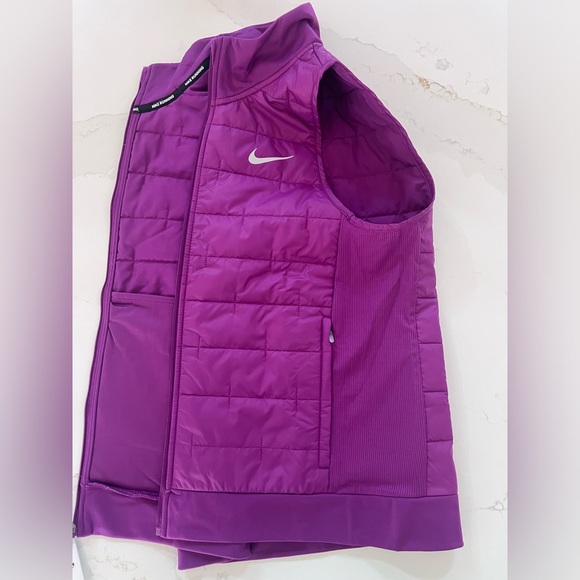 NWT Nike Women’s Therma Fit Purple Running Vest Size M - Picture 12 of 13
